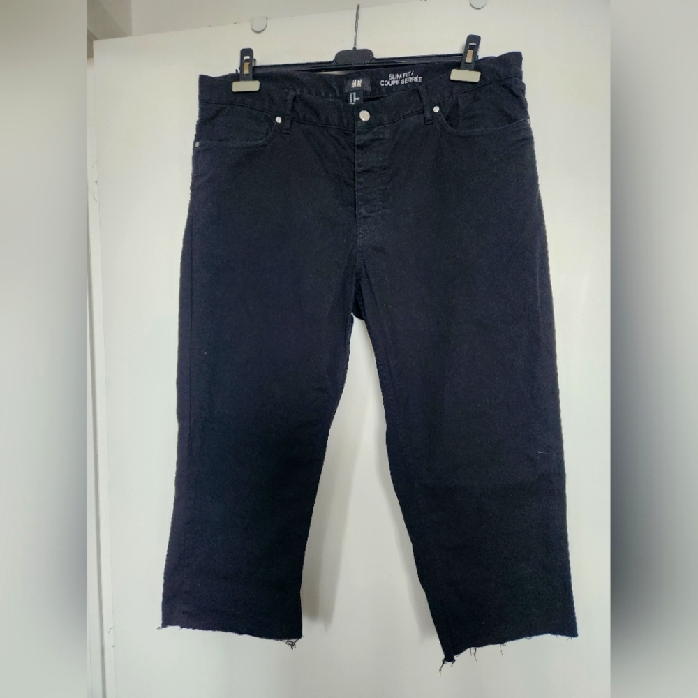 H&M Cropped Black Jeans (Size 36)